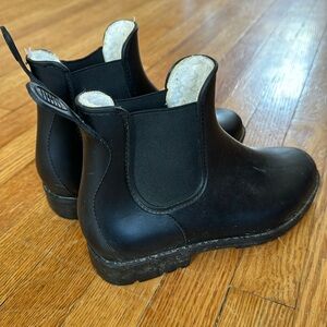 Khombu all weather lined rain boots!